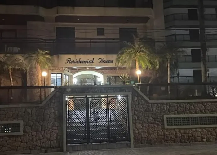 Apartamento Enseada, Guarujá, 3 dorms, 3 banhs, 8 pessoas, 02 quadras da praia, 2 sacadas, 2 vagas de garagem